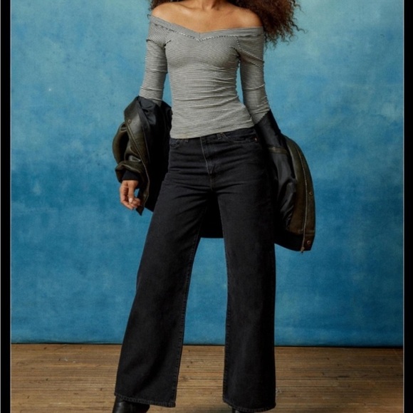 BDG Shannen Striped V-Neck Long Sleeve T-Shirt - Picture 1 of 10